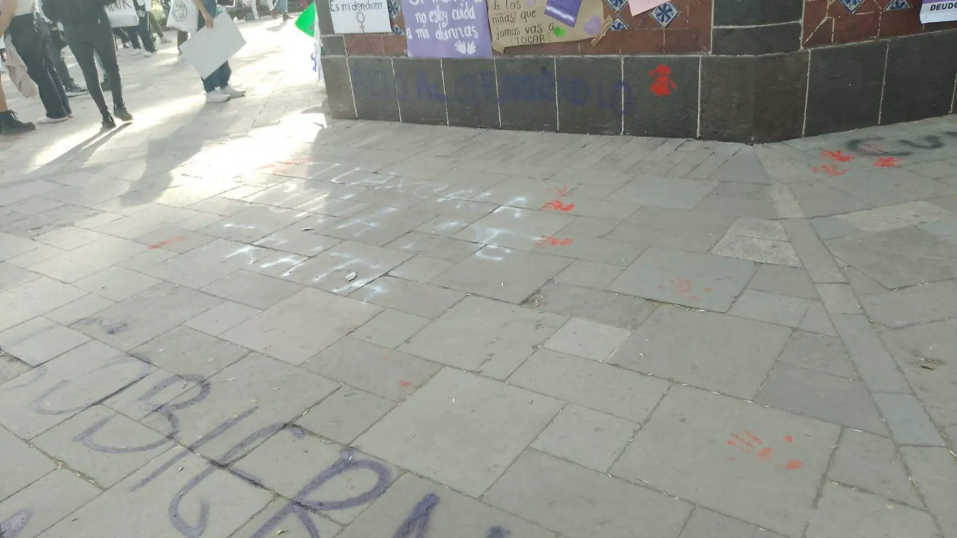 Kiosco y fuente de Tlaxcala, monumentos que también fueron pintados